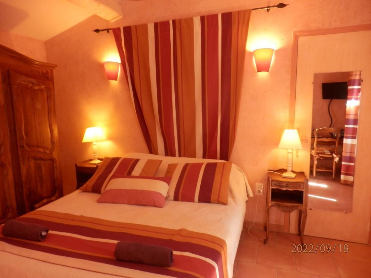 مبيت وإفطار لامبيسك Mas Les Vieux Chenes المظهر الخارجي الصورة