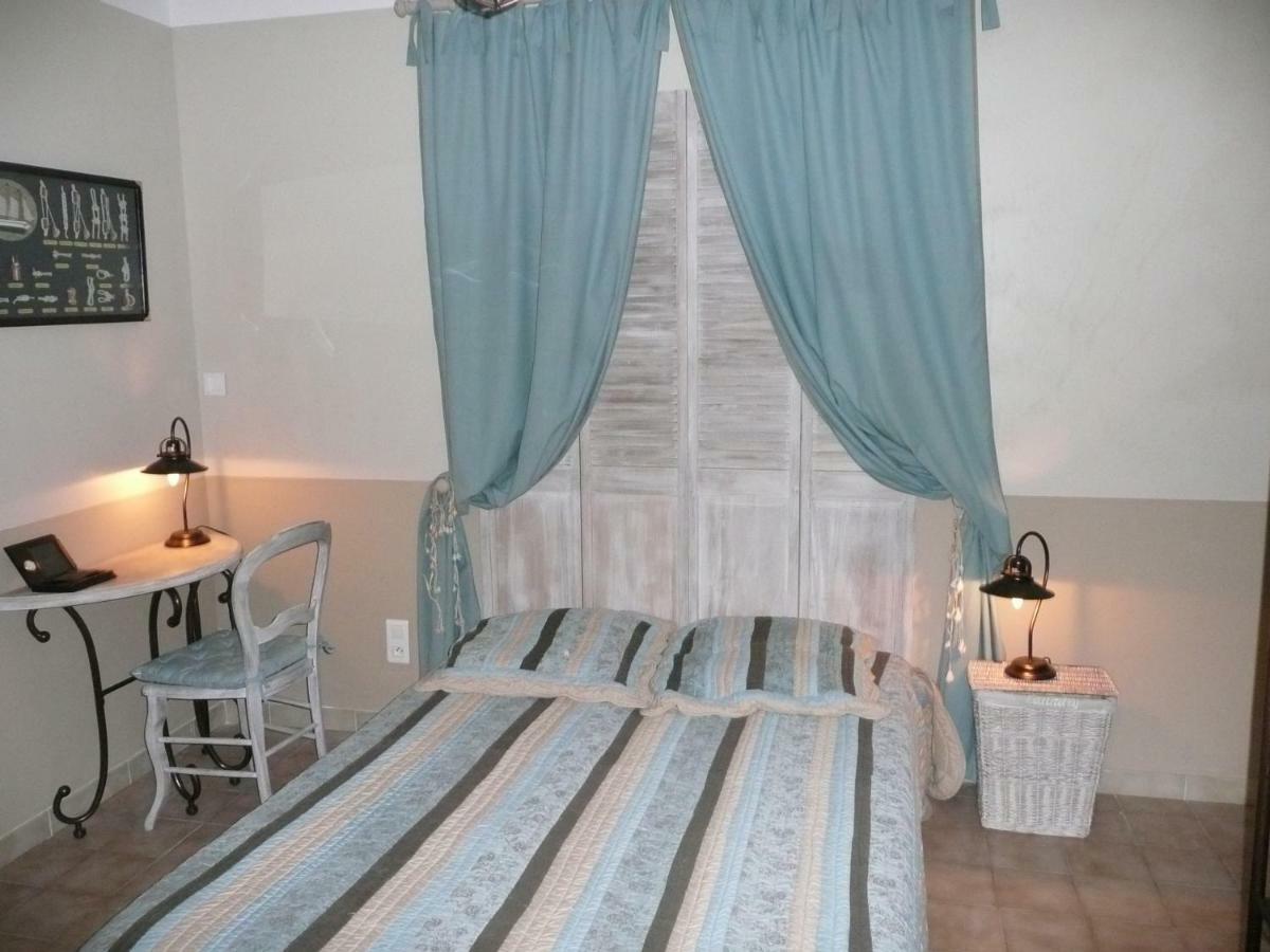 مبيت وإفطار لامبيسك Mas Les Vieux Chenes المظهر الخارجي الصورة